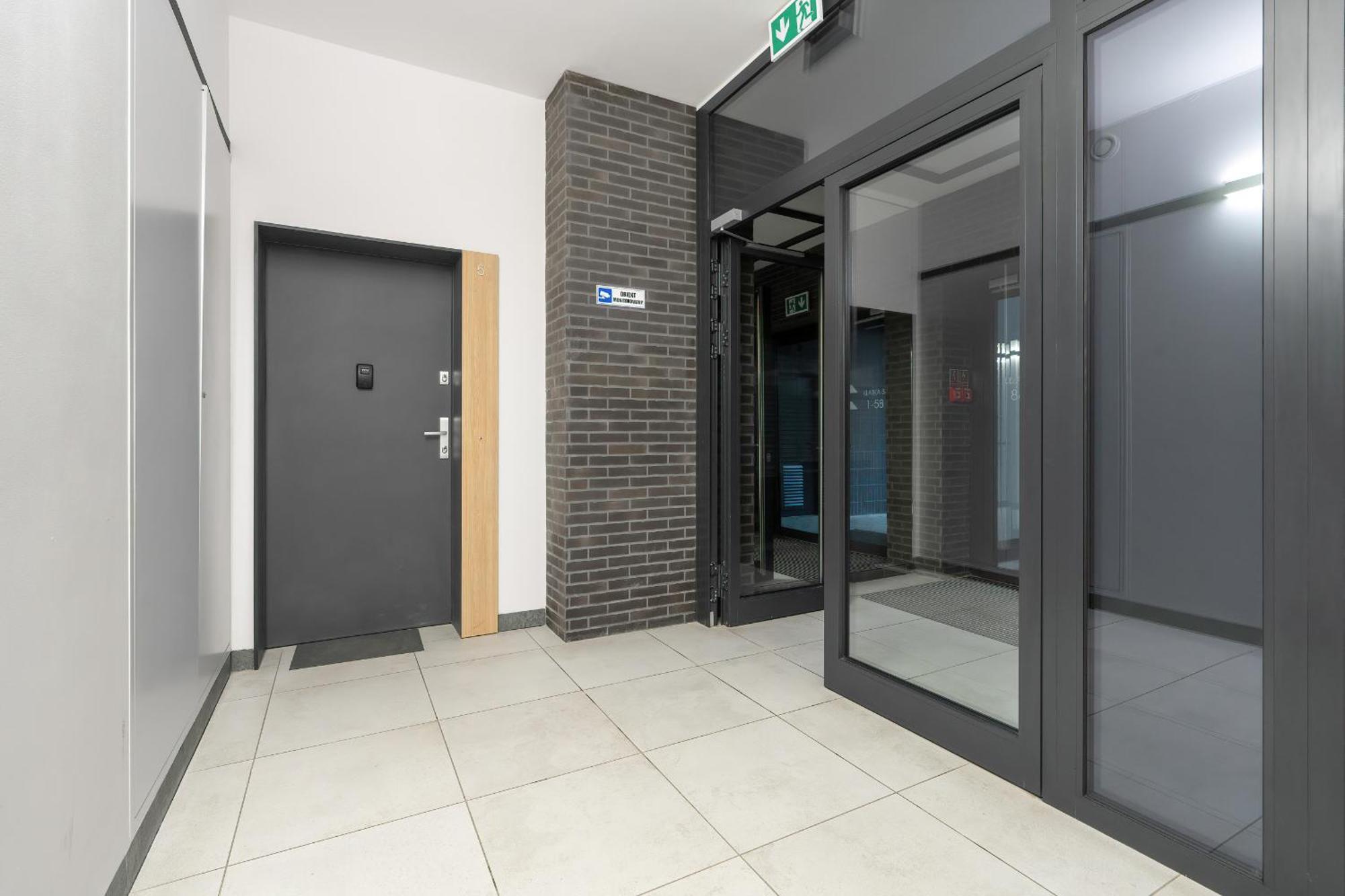 Cozy With Balcony And Free Garage By Renters