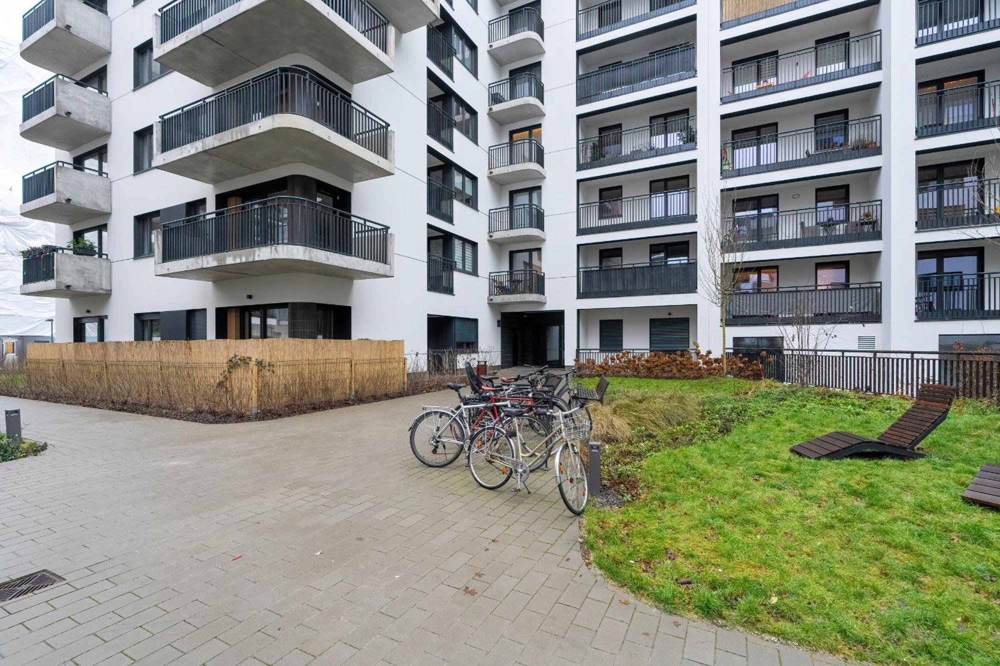 Apartment Cozy With Balcony And Free Garage By Renters