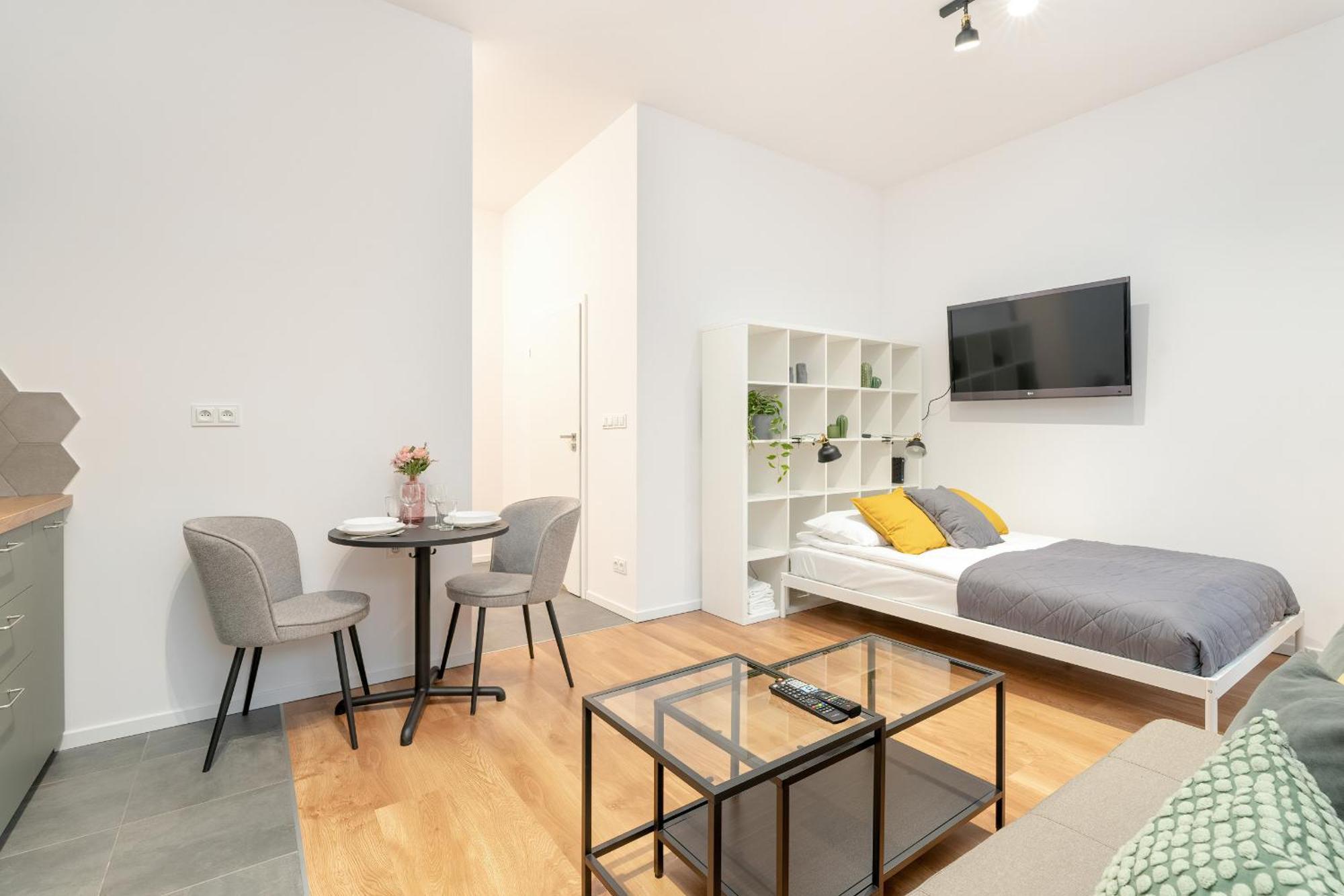 Apartment Cozy With Balcony And Free Garage By Renters