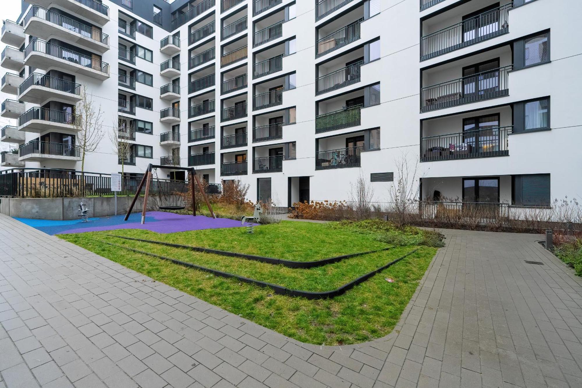 Apartment Cozy With Balcony And Free Garage By Renters Poznan