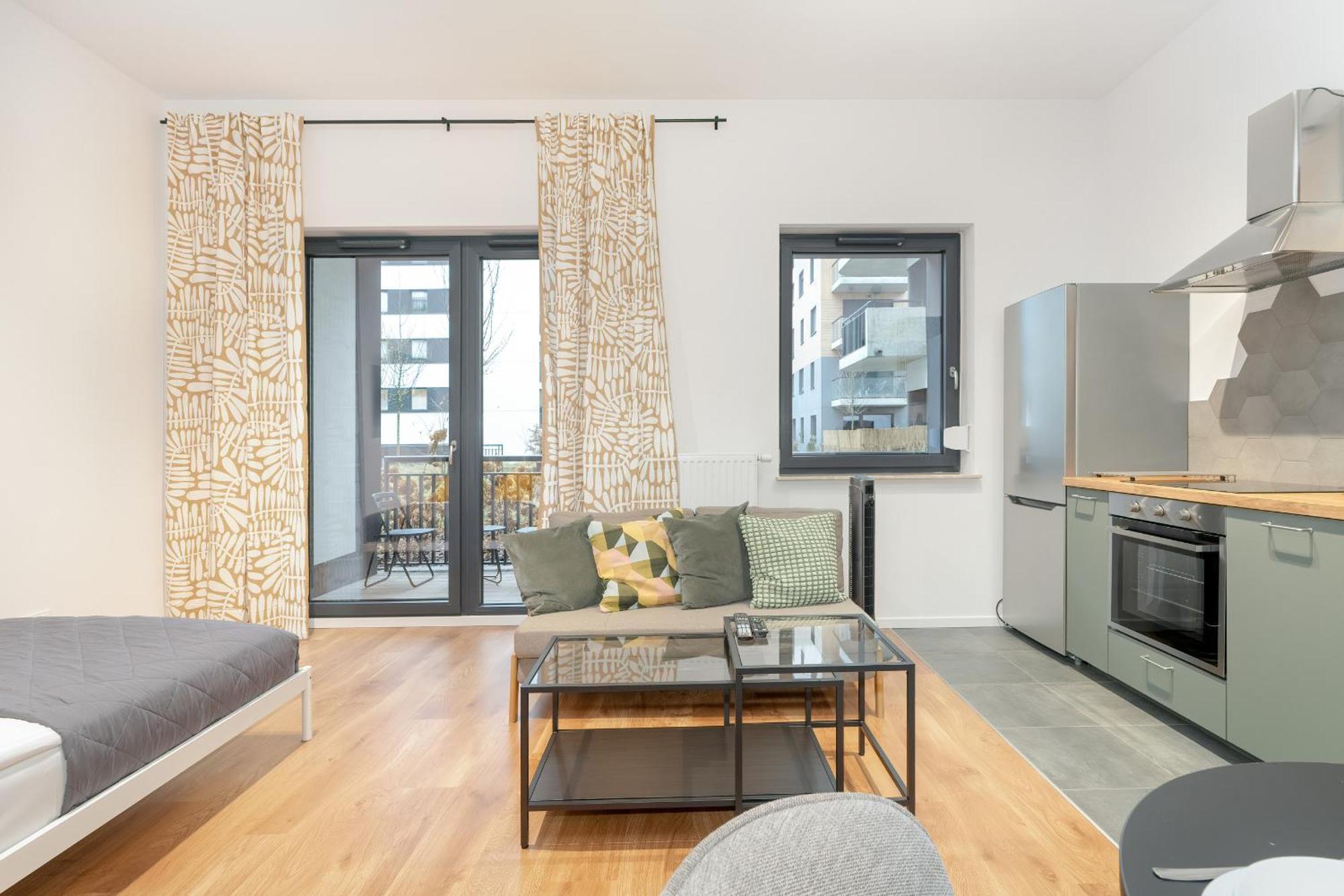 Cozy With Balcony And Free Garage By Renters Apartment